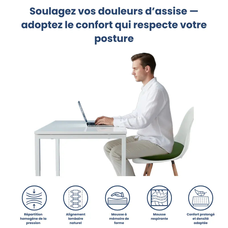 Homme assis sur une chaise au bureau avec un coussin ergonomique rond vert foncé, posture droite, scène bureau premium.