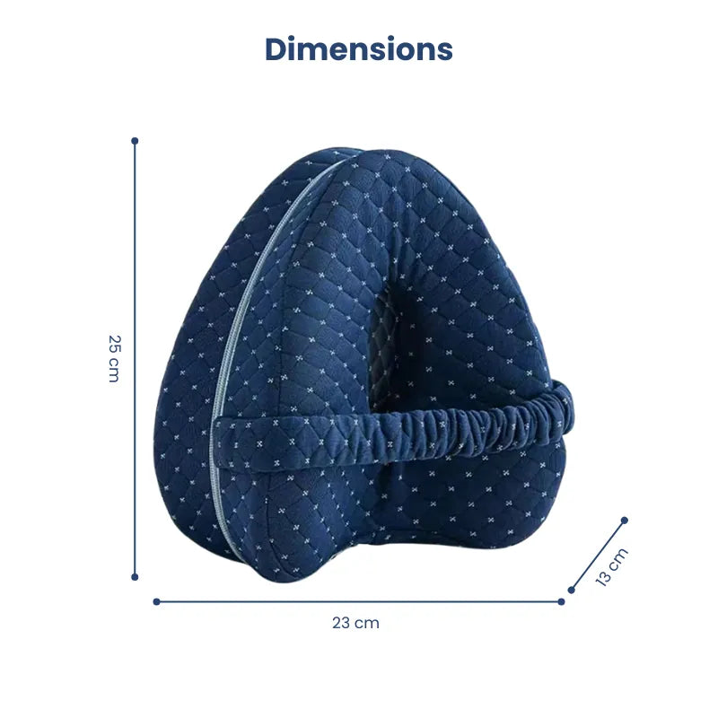 Dimensions du coussin ergonomique entre les jambes bleu foncé indiquant la longueur, la hauteur et l’épaisseur en centimètres