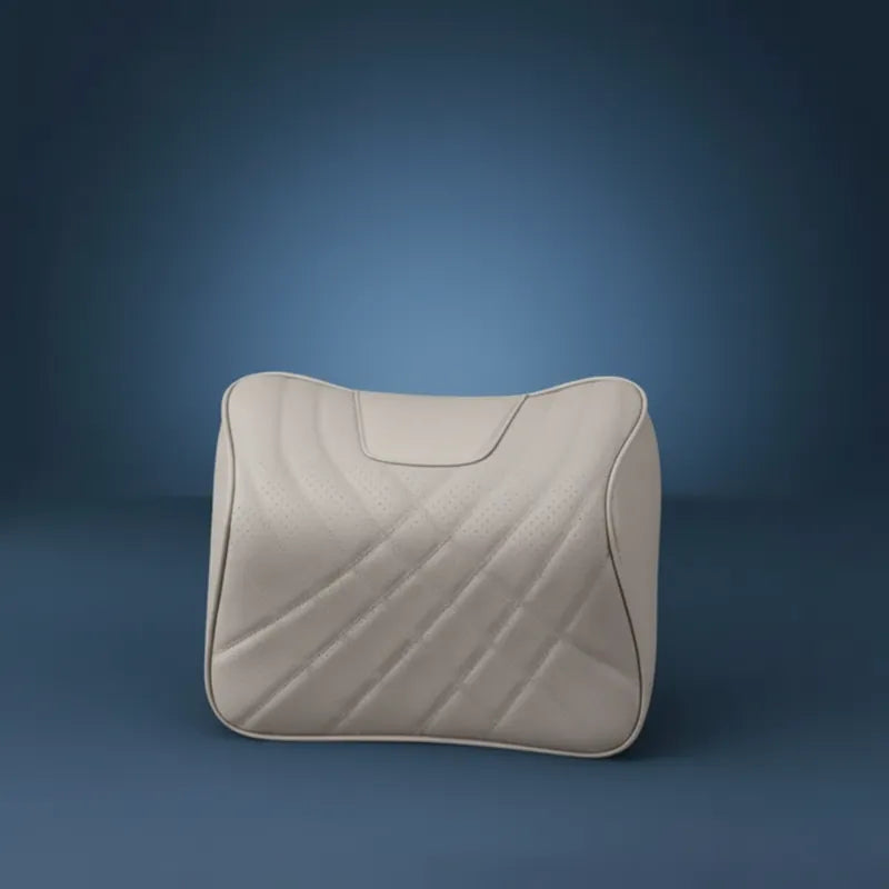 coussin appui cervical voiture beige en mousse à mémoire de forme, présenté en studio sur fond bleu