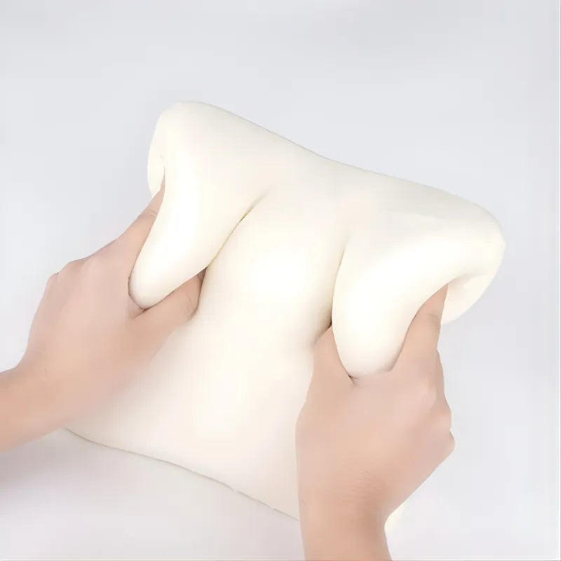 Structure interne en mousse mémoire de forme du coussin ergonomique voiture set duo beige, montrant sa capacité à s’adapter à la pression