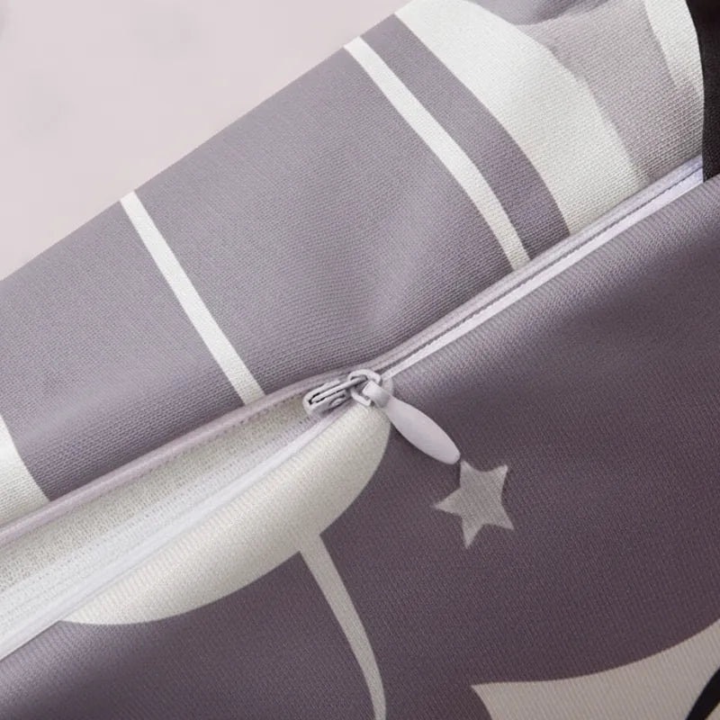 Gros plan sur la housse lavable avec tirette de l’oreiller memoire de forme enfant motif éléphant