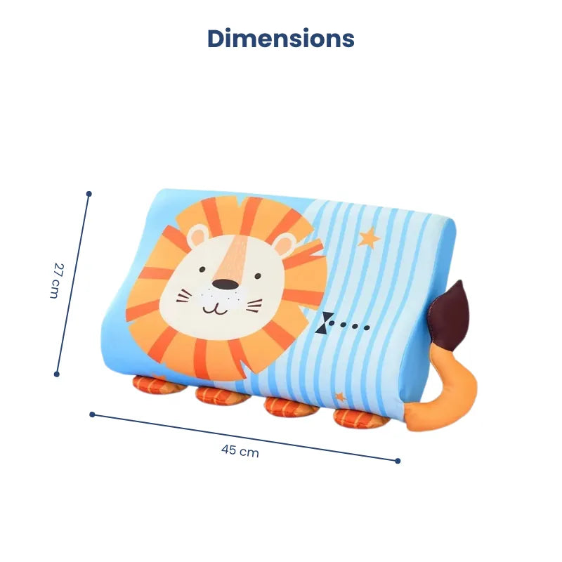 Oreiller mémoire de forme enfant motif lion, avec flèches indiquant les dimensions 45 cm sur 27 cm, montrant la taille réelle du produit.