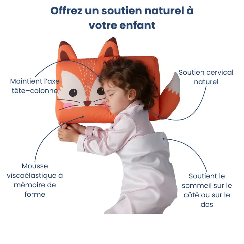 Enfant dormant sur un oreiller mémoire de forme enfant renard montrant les zones de confort et le soutien cervical naturel.