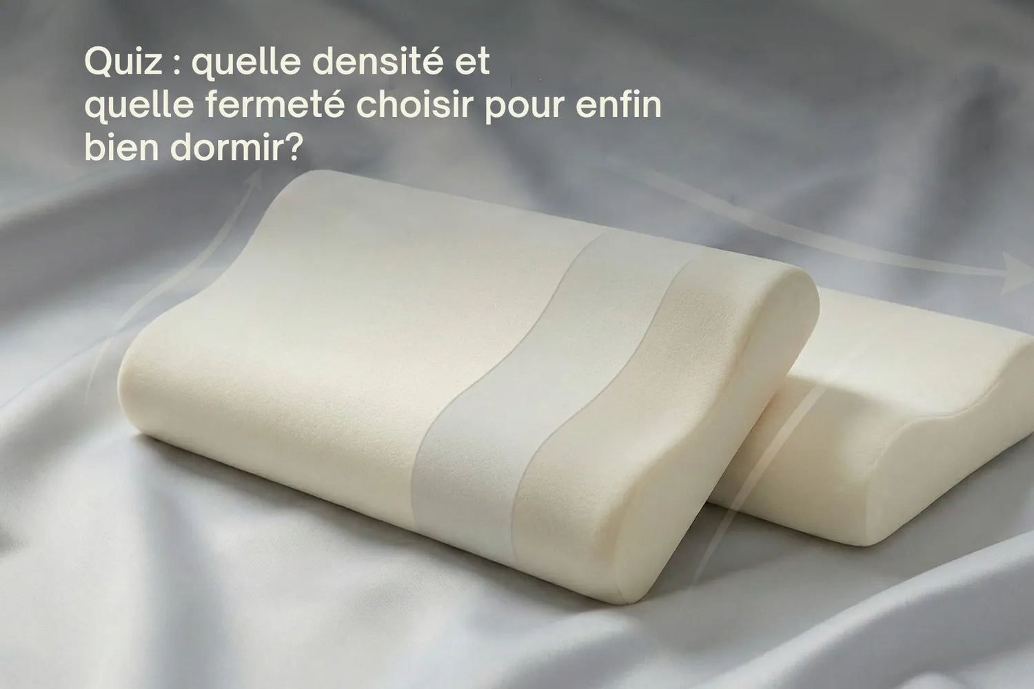 Bannière présentant deux oreillers à mémoire de forme sur un drap satin gris clair, illustrant un guide sur la densité et la fermeté des oreillers