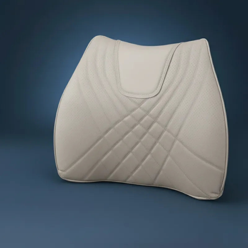 Coussin ergonomique voiture beige présenté en studio, utilisé pour le soutien lombaire