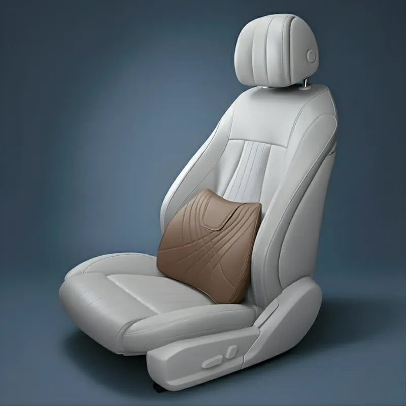 Coussin ergonomique voiture marron placé en maintien lombaire sur un siège auto gris