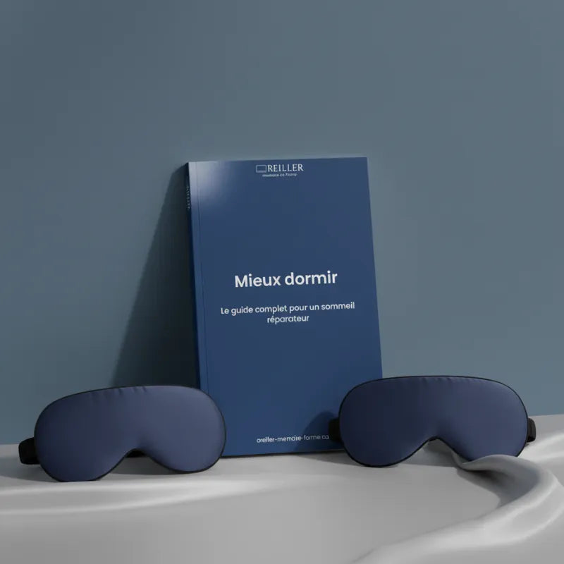 ebook mieux dormir et deux masques de nuit offerts pour trois oreillers achetés, sur drap satiné gris perle, mur bleu profond
