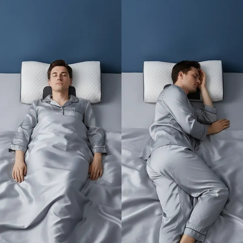 homme européen illustrant les positions de sommeil dorsale et latérale avec un oreiller ergonomique cervical 50x70 11 cm sur drap satiné gris perle, mur bleu profond