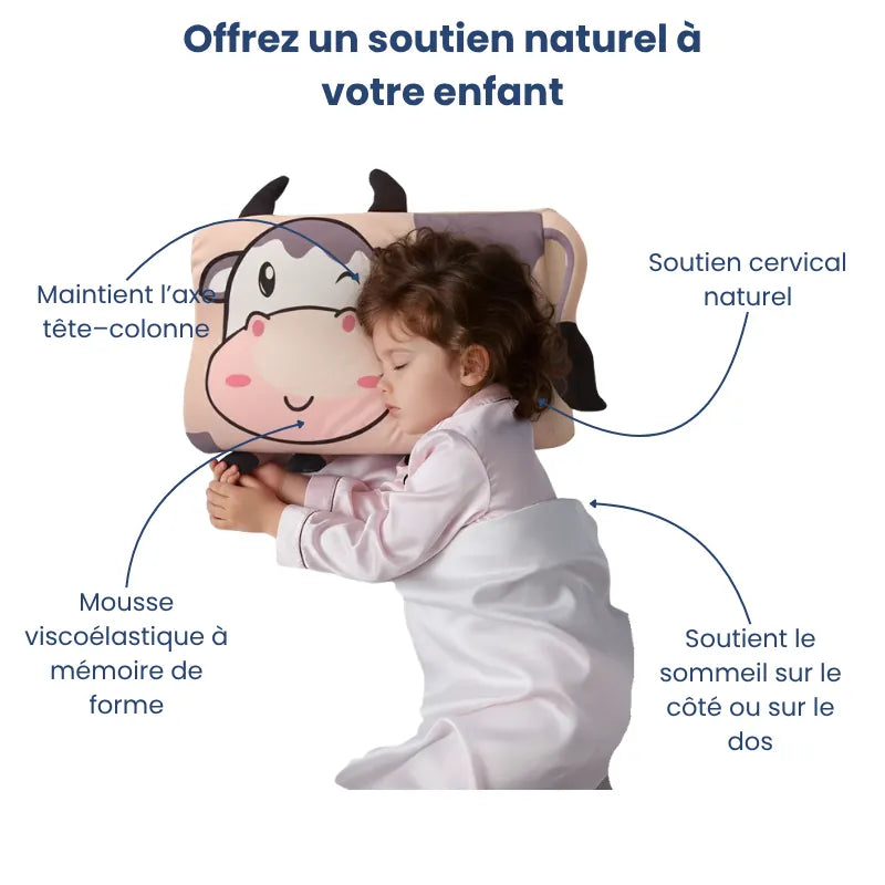 Enfant dormant sur un oreiller mémoire de forme enfant vache montrant les zones de confort et le soutien cervical naturel.